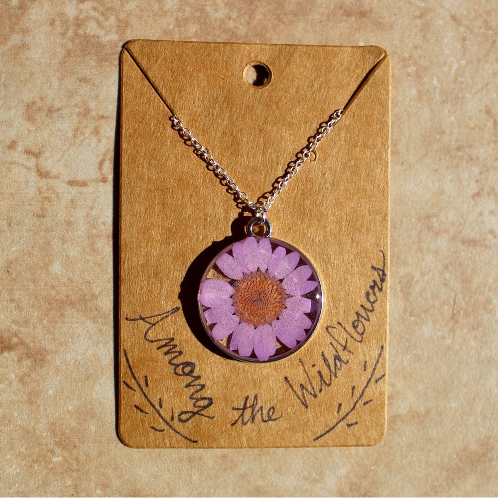 ‼️1 LEFT‼️ PURPLE DAISY NECKLACE